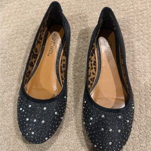 Hot cakes size 4 flats